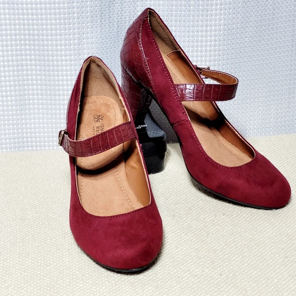 NWOT Cushion Walk by Avon Mary Jane Wine Pumps Women's (7) Croc Embossed / Suede